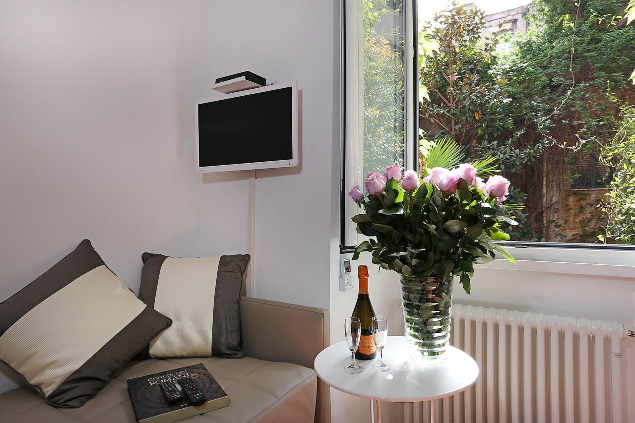 Domus Croce Bed & Breakfast Roma